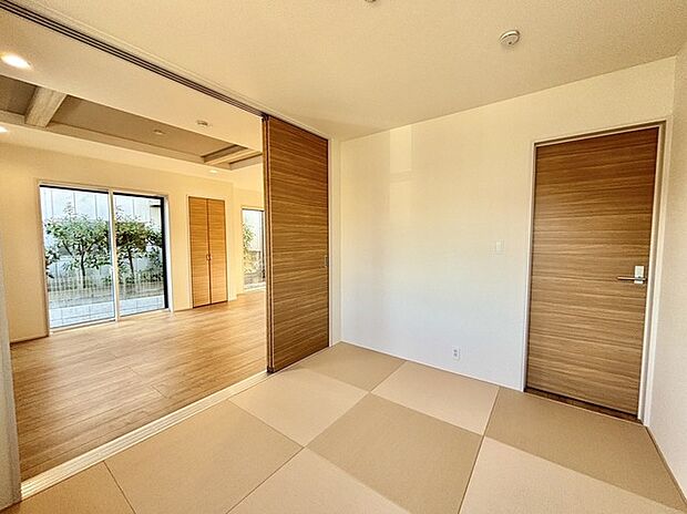 和室があるとやはりどこか心落ち着いてしまいます。客間としてもちょうど良い約5.25帖。