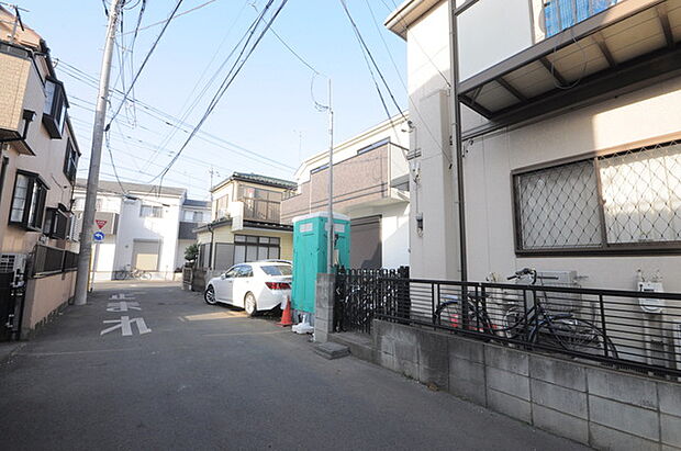 カースペースは1台駐車できます。車庫の出し入れのしやすさなど、実際に現地にてご確認ください。 