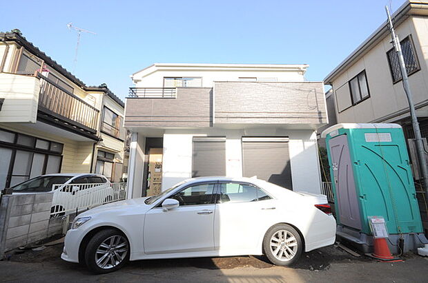車は横付けで2台分可能です。