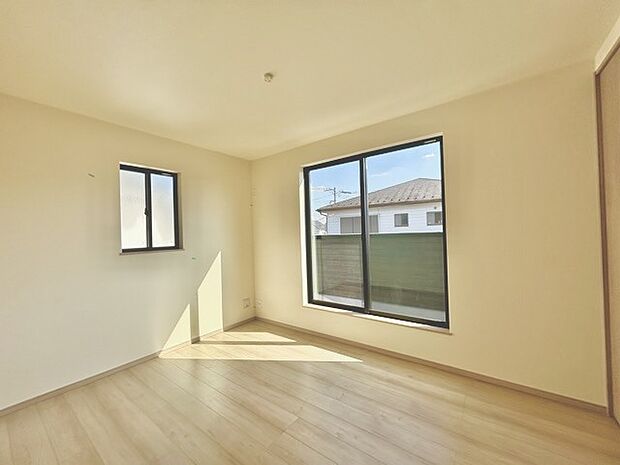 2面採光を確保した明るい室内は、爽やかな風を感じる居心地の良い空間です。 