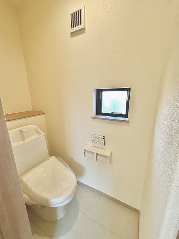 1.2階にそれぞれトレイがございます。朝の混雑時に分散して利用できるほか、ゲスト用としても使い分けることもできます。