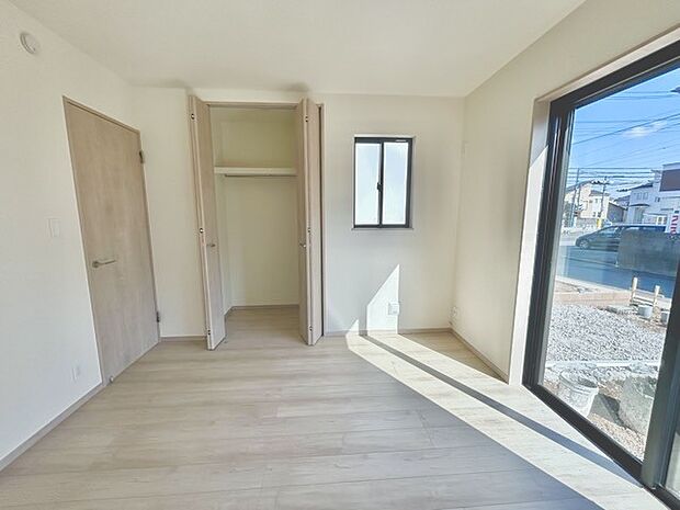 2面採光を確保した明るい室内は、爽やかな風を感じる居心地の良い空間です。