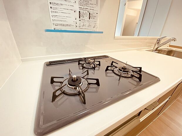 キッチンはオープンカフェスタイルだからリビングとの一体感はバッチリ。毎日のお料理時間も楽しくなりそうです。 