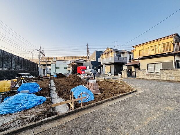 前面道路は通り抜けができないため、交通量が少なく静かな住環境です。 