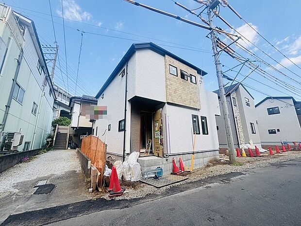 戸建てが立ち並ぶ静かな住宅街。四季折々の移り変わりを感じながら自然と楽しみ、暮らす、そんな毎日を日々の中で感じられる住環境