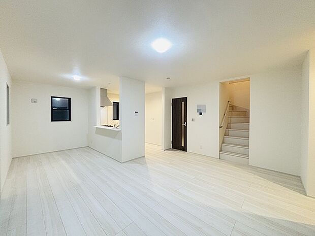 リビングは家具の配置も思いのまま。自由度が高い設計です。 