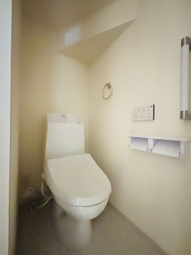 1.2階にそれぞれトレイがございます。朝の混雑時に分散して利用できるほか、ゲスト用としても使い分けることもできます。 