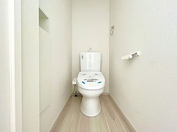 1.2階にそれぞれトレイがございます。朝の混雑時に分散して利用できるほか、ゲスト用としても使い分けることもできます。 