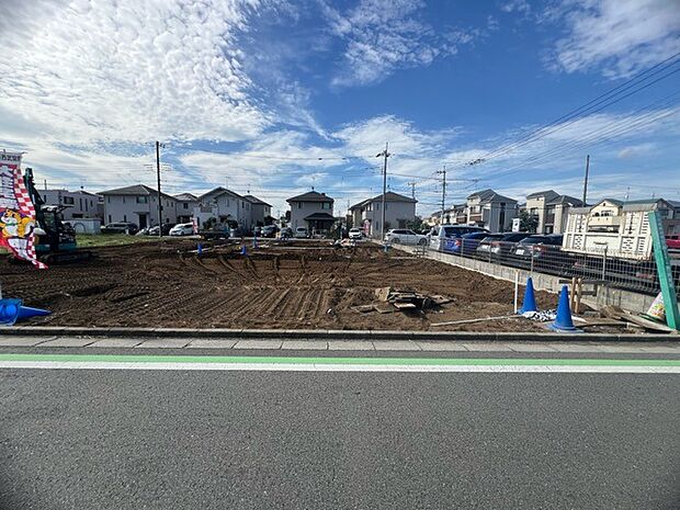 セカンドカーや来客時にも便利なカースペース2台分ございます。 