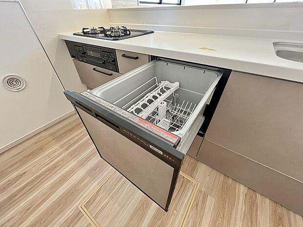 家事時間を短縮できる食洗器付き、毎日の負担を減らしてお料理を楽しめる嬉しい設備です。