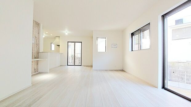 リビングは家具の配置も思いのまま。自由度が高い設計です。