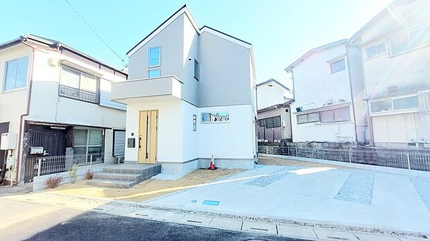 セカンドカーや来客時にも便利なカースペース2台分ございます。