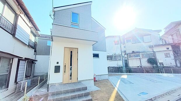戸建てが立ち並ぶ静かな住宅街。四季折々の移り変わりを感じながら自然と楽しみ、暮らす、そんな毎日を日々の中で感じられる住環境 