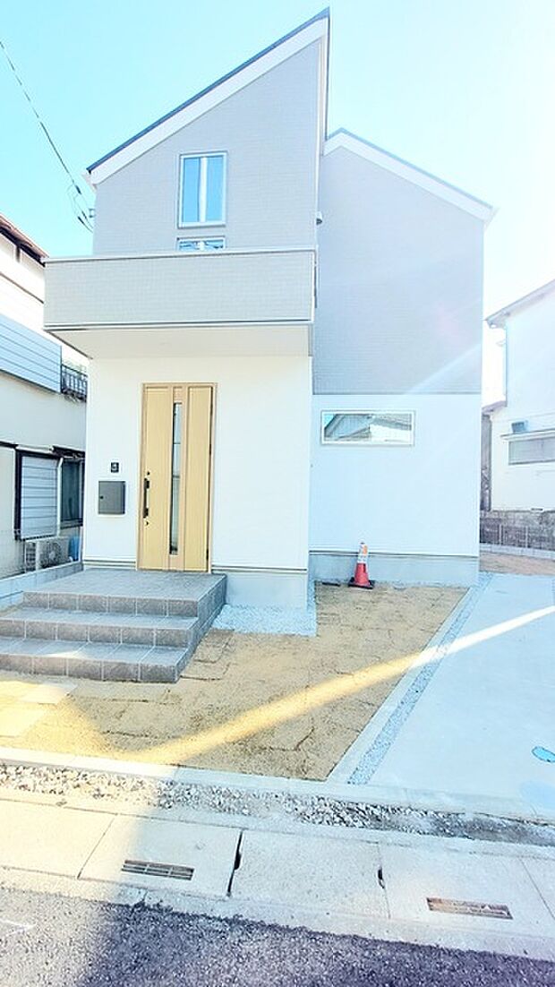 戸建てが立ち並ぶ静かな住宅街。四季折々の移り変わりを感じながら自然と楽しみ、暮らす、そんな毎日を日々の中で感じられる住環境 