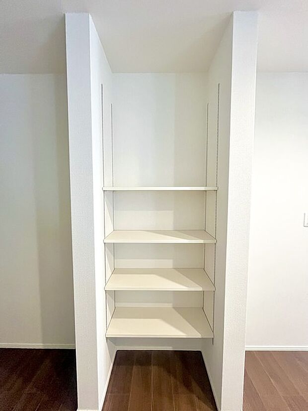 大容量のパントリーがございますので、非常食や食品のストックも沢山置けます。 