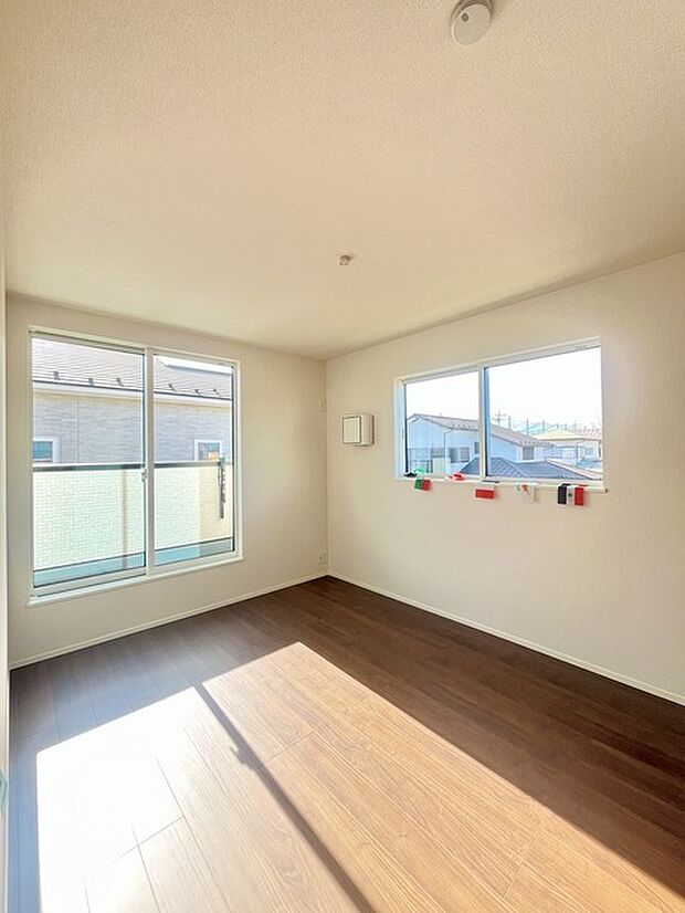 2面採光を確保した明るい室内は、爽やかな風を感じる居心地の良い空間です。