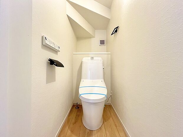 1.2階にそれぞれトレイがございます。朝の混雑時に分散して利用できるほか、ゲスト用としても使い分けることもできます。 