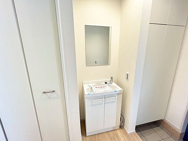 使い勝手の良い洗面台、清潔感のある空間を保てます。 