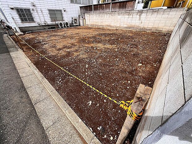 戸建てが立ち並ぶ住宅街。四季折々の移り変わりを感じながら自然と楽しみ、暮らす、そんな毎日を日々の中で感じられる住環境