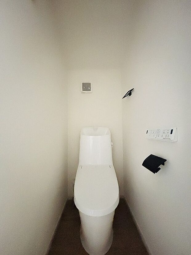 1.2階にそれぞれトレイがございます。朝の混雑時に分散して利用できるほか、ゲスト用としても使い分けることもできます。