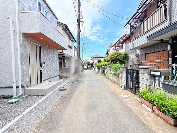 戸建てが立ち並ぶ静かな住宅街。四季折々の移り変わりを感じながら自然と楽しみ、暮らす、そんな毎日を日々の中で感じられる住環境