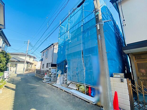 戸建てが立ち並ぶ静かな住宅街。四季折々の移り変わりを感じながら自然と楽しみ、暮らす、そんな毎日を日々の中で感じられる住環境