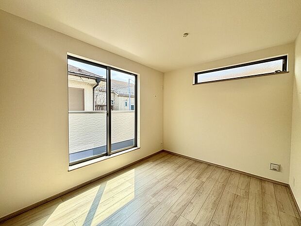 2面採光を確保した明るい室内は、爽やかな風を感じる居心地の良い空間です。 