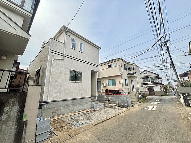 セカンドカーや来客時にも便利なカースペース2台分ございます。