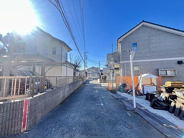 戸建てが立ち並ぶ静かな住宅街。四季折々の移り変わりを感じながら自然と楽しみ、暮らす、そんな毎日を日々の中で感じられる住環境