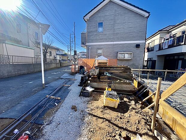 カースペースは1台駐車できます。車庫の出し入れのしやすさなど、実際に現地にてご確認ください。