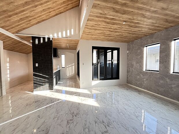 家族が一番集まる場所だから広々としつつも素敵な空間であって欲しい。皆がくつろぐリビングからキッチンまでが一つに繋がる空間。 