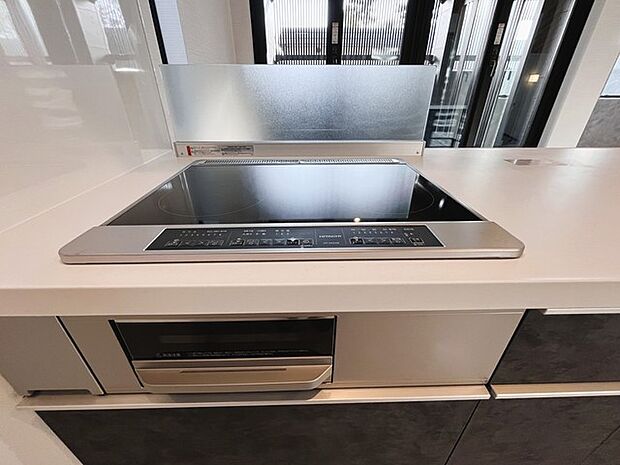 IHの調理台は、ガラストップで衛生的です。