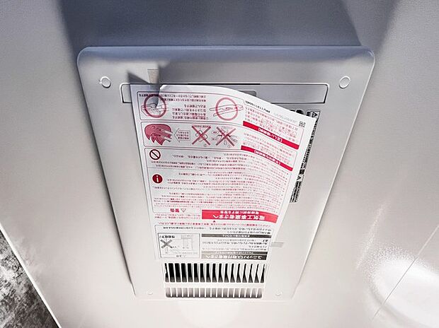 花粉や雨の日、寒い冬の時期に嬉しい浴室乾燥機。換気機能で入浴時に湿気を換気しカビの防止にもなります。  