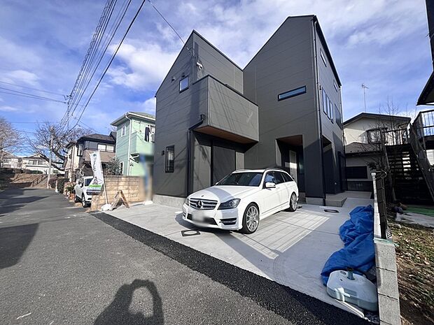 セカンドカーや来客時にも便利なカースペース2台分ございます。
