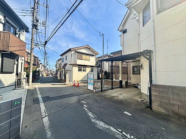 カースペースは1台駐車できます。車庫の出し入れのしやすさなど、実際に現地にてご確認ください。