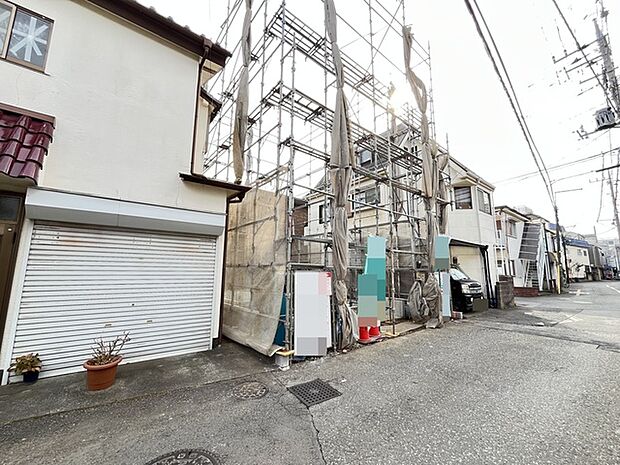 戸建てが立ち並ぶ静かな住宅街。四季折々の移り変わりを感じながら自然と楽しみ、暮らす、そんな毎日を日々の中で感じられる住環境