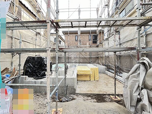 カースペースは1台駐車できます。車庫の出し入れのしやすさなど、実際に現地にてご確認ください。