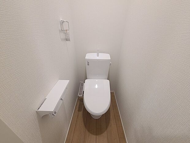 1.2階にそれぞれトレイがございます。朝の混雑時に分散して利用できるほか、ゲスト用としても使い分けることもできます。