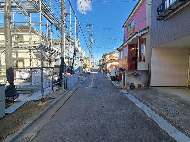 戸建てが立ち並ぶ静かな住宅街。四季折々の移り変わりを感じながら自然と楽しみ、暮らす、そんな毎日を日々の中で感じられる住環境