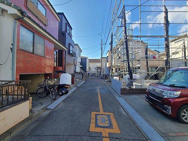 戸建てが立ち並ぶ静かな住宅街。四季折々の移り変わりを感じながら自然と楽しみ、暮らす、そんな毎日を日々の中で感じられる住環境 