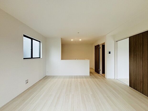 夕食の時間。家族、友人、両親、親戚との会話がより料理を美味しくしてくれる。あっという間に時間が過ぎてしまう居心地の良さは、普段はほっとする空間としてここにあります。 