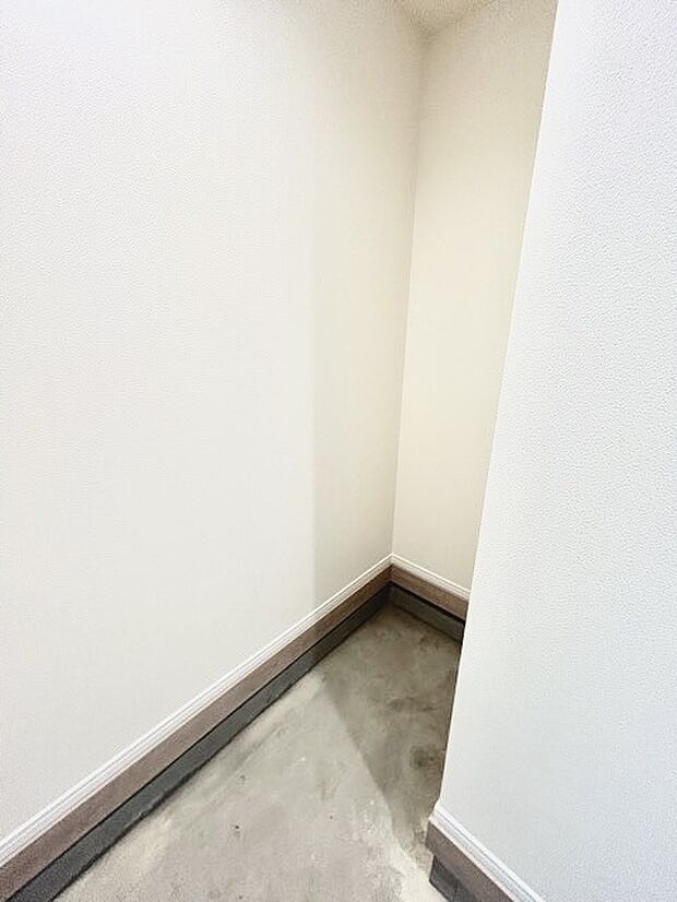 土間収納付きでベビーカーやゴルフバック、お子様のおもちゃもスッキリ収納できます。