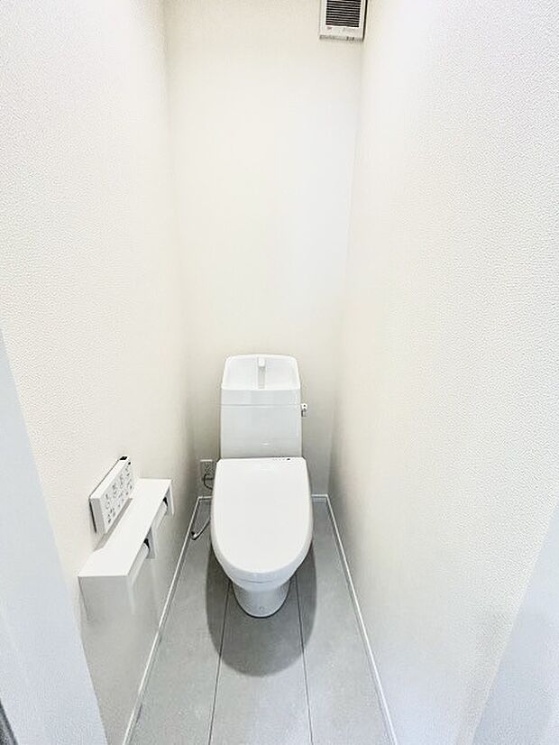 1.2階にそれぞれトレイがございます。朝の混雑時に分散して利用できるほか、ゲスト用としても使い分けることもできます。 