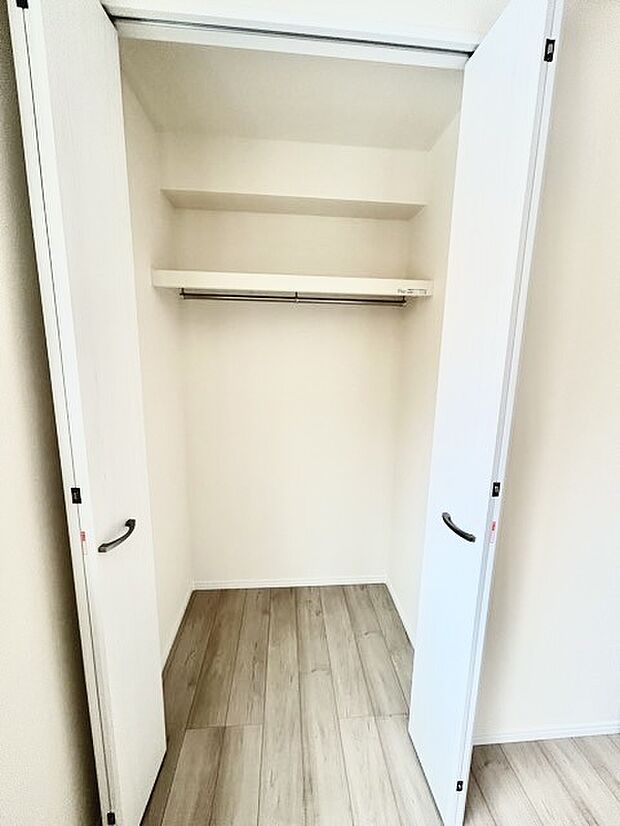 大容量クローゼット付き！家族の成長と共に増える荷物もスッキリ収納。 