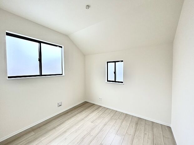 2面採光を確保した明るい室内は、爽やかな風を感じる居心地の良い空間です。 