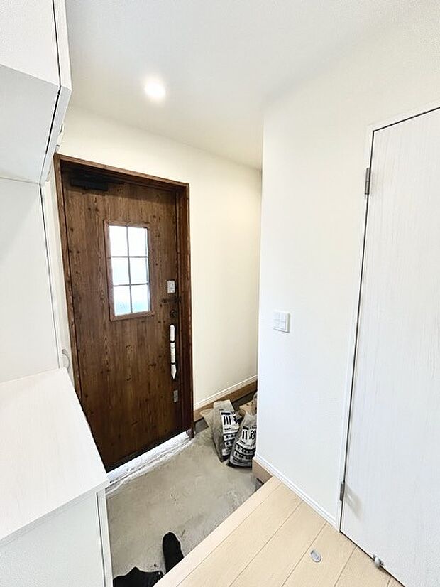 お客様をお迎えする玄関、お家の出入りもスムーズに行えます。 土間収納付きでベビーカーやゴルフバック、お子様のおもちゃもスッキリ収納できます。