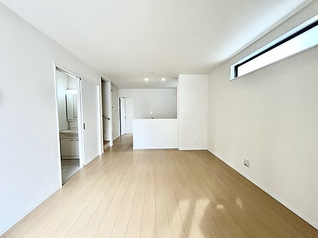 リビングは家具の配置も思いのまま。自由度が高い設計です。 