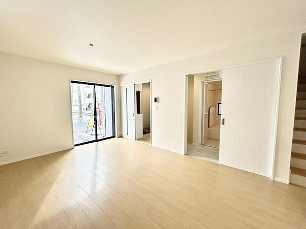 夕食の時間。家族、友人、両親、親戚との会話がより料理を美味しくしてくれる。あっという間に時間が過ぎてしまう居心地の良さは、普段はほっとする空間としてここにあります。