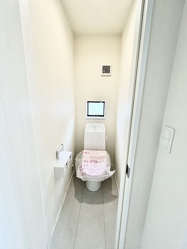 1.2階にそれぞれトレイがございます。朝の混雑時に分散して利用できるほか、ゲスト用としても使い分けることもできます。