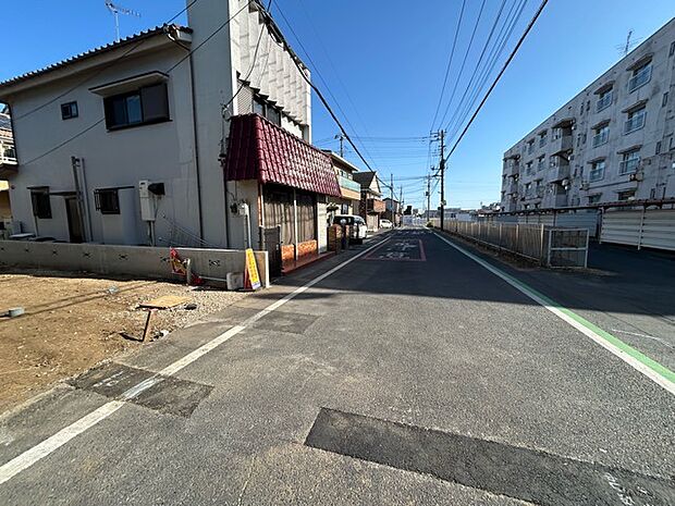 6m幅員の道路に面しておりお車の運転が苦手な方でも安心して出入りいただけます。